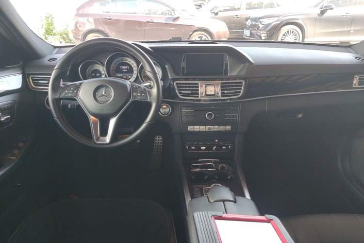 Used Mercedes-Benz E-Class 2015 Restyled E 260 L Sport Edition Audio And AC Panel
