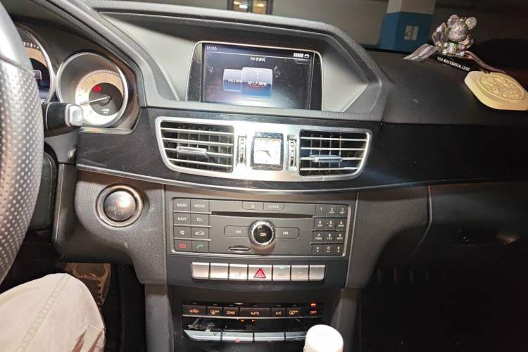 Used Mercedes-Benz E-Class 2015 Facelift E 200 L Sport Edition Audio And AC Panel