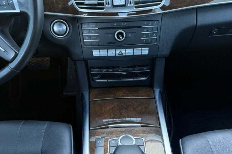 Used Mercedes-Benz E-Class 2015 Facelift E 200 L Audio And AC Panel