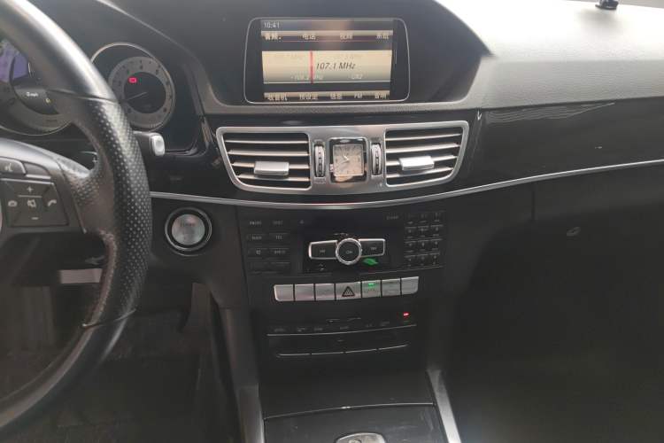 Used Mercedes-Benz E-Class 2015 E 260 L Sport Edition Audio And AC Panel