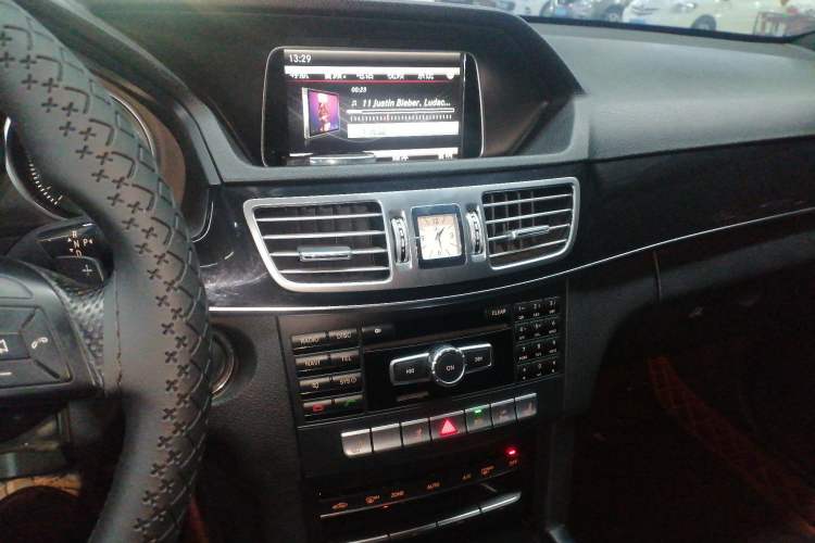 Used Mercedes-Benz E-Class 2015 E 260 L Sport & Fashion Model Audio And AC Panel
