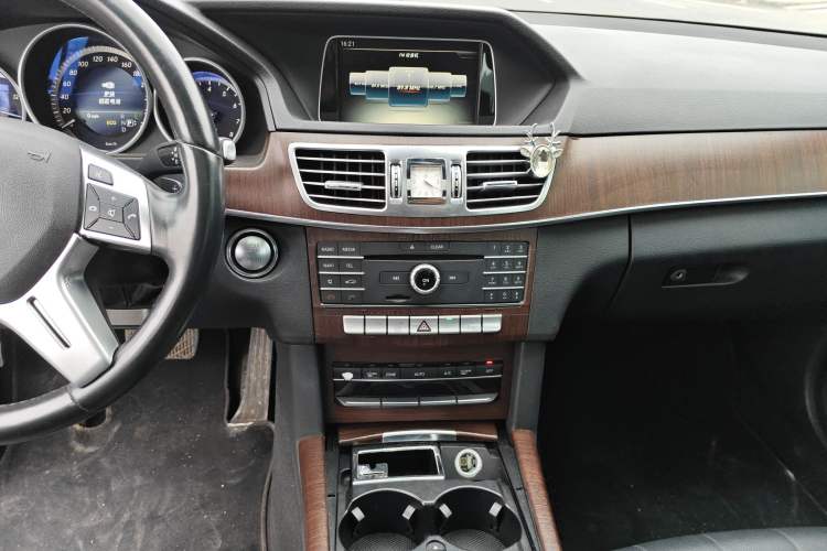Used Mercedes-Benz E-Class 2015 Facelift E 200 L Audio And AC Panel