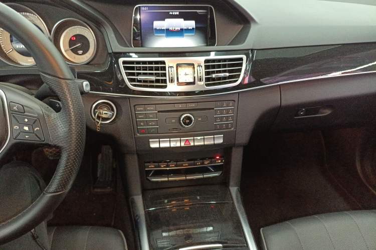 Used Mercedes-Benz E-Class 2015 Restyled E 260 L Sport Edition Audio And AC Panel