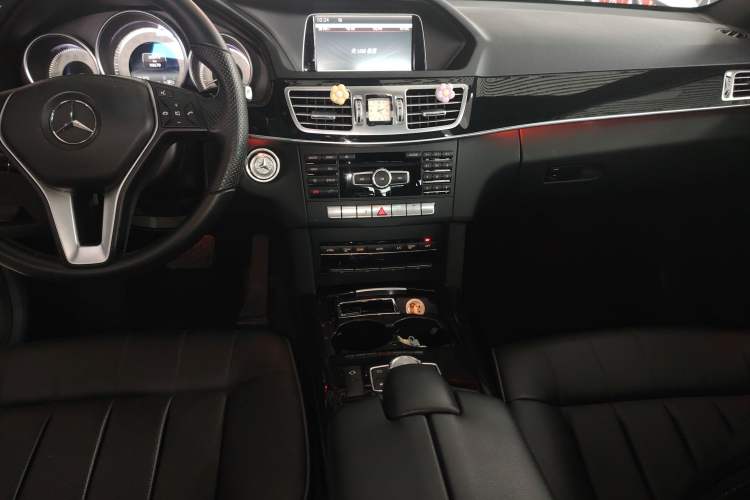 Used Mercedes-Benz E-Class 2015 E 260 L Sport Edition Audio And AC Panel