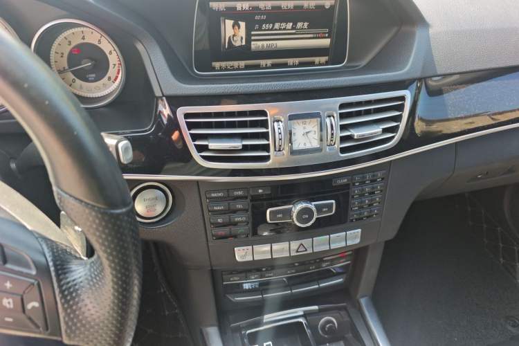 Used Mercedes-Benz E-Class 2015 E 260 L Sport & Fashion Model Audio And AC Panel