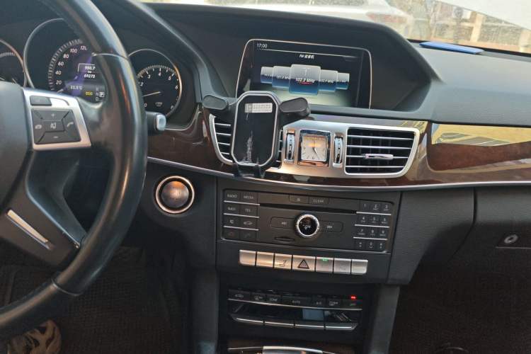 Used Mercedes-Benz E-Class 2015 E 200 L Audio And AC Panel
