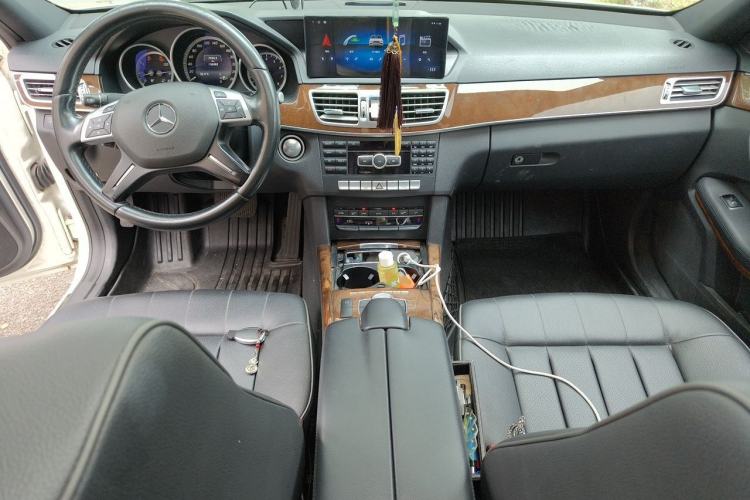 Used Mercedes-Benz E-Class 2015 E 200 L Center Console
