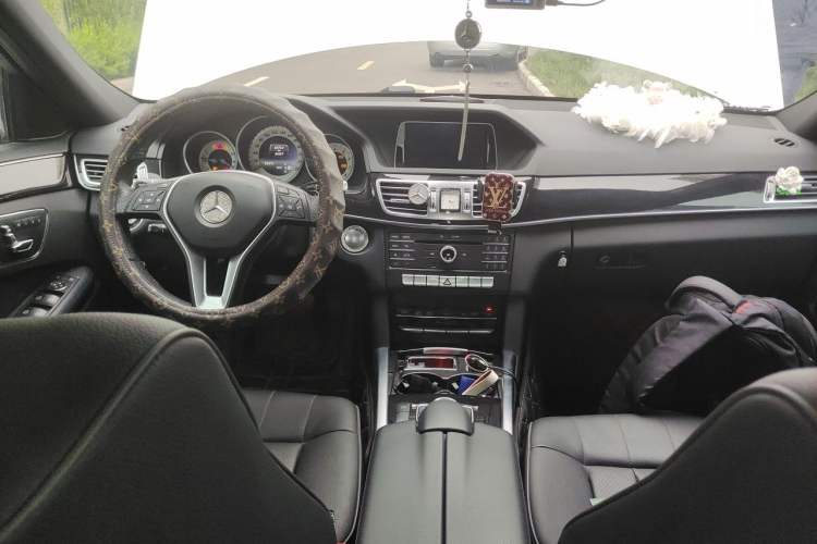Used Mercedes-Benz E-Class 2015 Facelift E 200 L Sport Edition Center Console