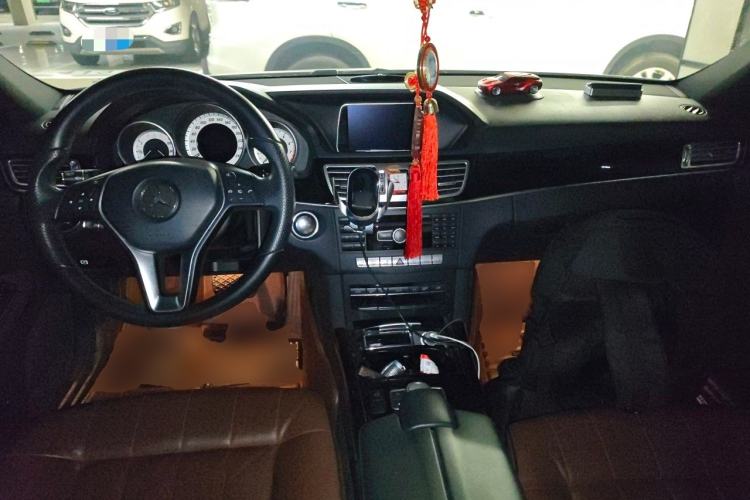 Used Mercedes-Benz E-Class 2015 E 260 L Sport Luxury Model Center Console