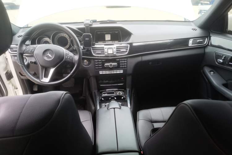 Used Mercedes-Benz E-Class 2015 E 260 L Sport Edition Center Console