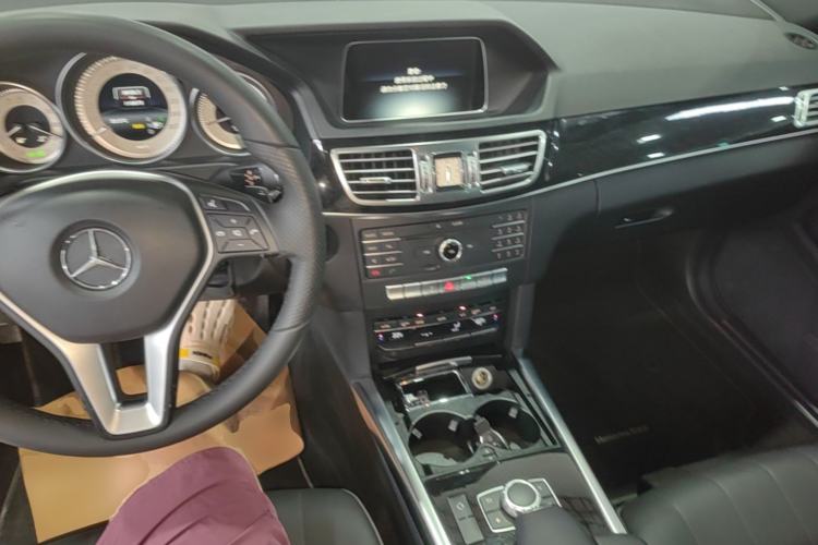 Used Mercedes-Benz E-Class 2015 Restyled E 260 L Sport Edition Center Console
