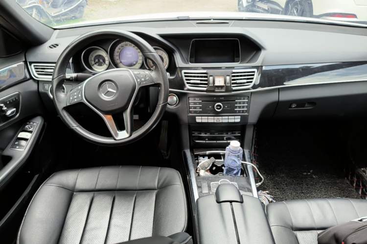 Used Mercedes-Benz E-Class 2015 Restyled E 260 L Sport Edition Center Console