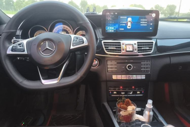 Used Mercedes-Benz E-Class 2015 Facelift E 200 L Sport Edition Center Console