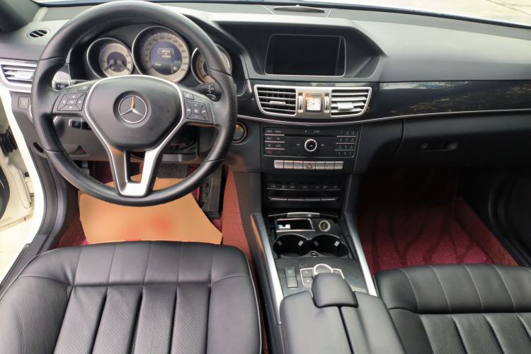 Used Mercedes-Benz E-Class 2015 Facelift E 200 L Sport Edition Center Console