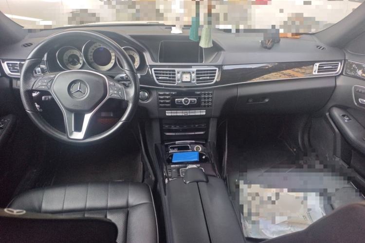 Used Mercedes-Benz E-Class 2015 E 260 L Sport & Fashion Model Center Console