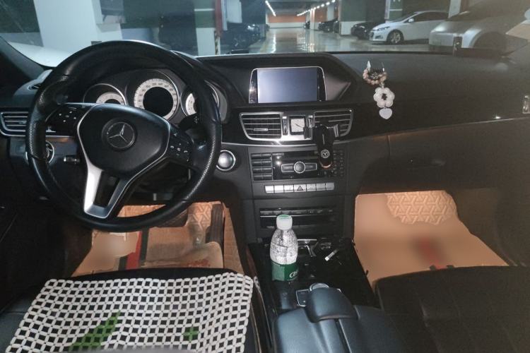 Used Mercedes-Benz E-Class 2015 E 260 L Sport Edition Center Console