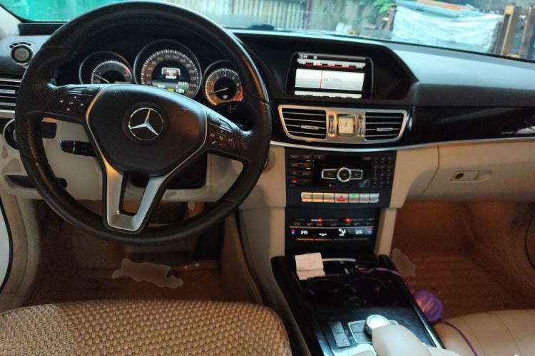 Used Mercedes-Benz E-Class 2015 E 200 L Sport Edition Center Console