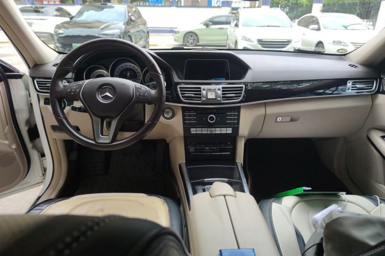 Used Mercedes-Benz E-Class 2015 Facelift E 200 L Sport Edition Center Console