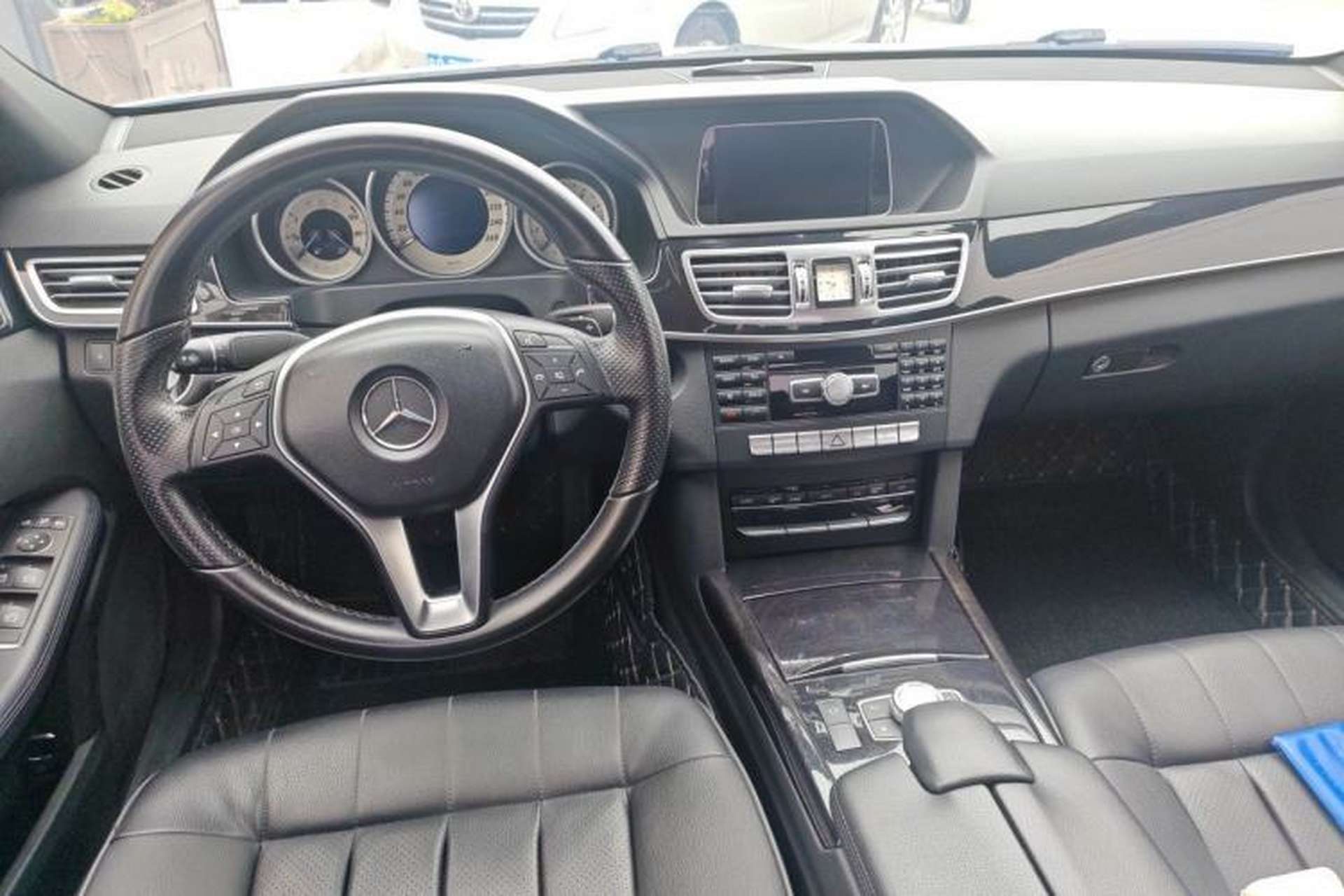 Used Mercedes-Benz E-Class 2015 E 200 L Sport Edition Center Console