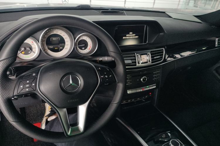 Used Mercedes-Benz E-Class 2015 Restyled E 260 L Sport Edition Center Console