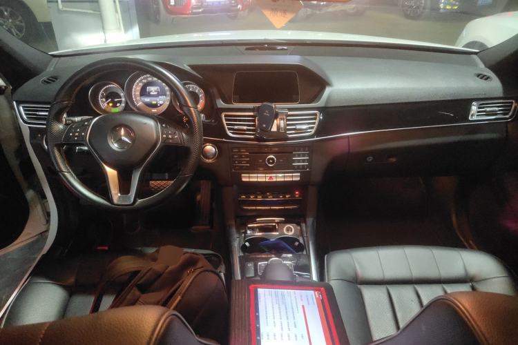 Used Mercedes-Benz E-Class 2015 Facelift E 200 L Sport Edition Center Console