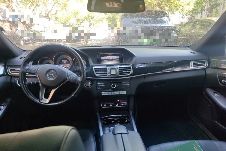 Used Mercedes-Benz E-Class 2015 Facelift E 200 L Sport Edition Center Console