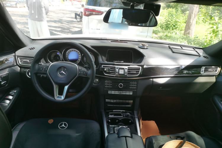 Used Mercedes-Benz E-Class 2015 Facelift E 200 L Sport Edition Center Console