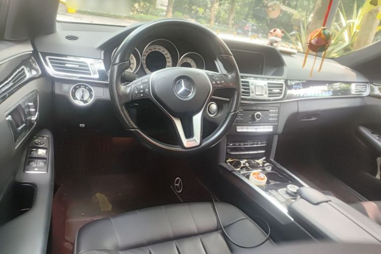 Used Mercedes-Benz E-Class 2015 Facelift E 200 L Sport Edition Center Console
