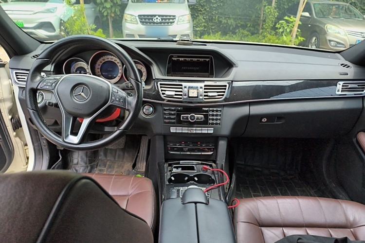 Used Mercedes-Benz E-Class 2015 E 320 L Sport 4MATIC Center Console