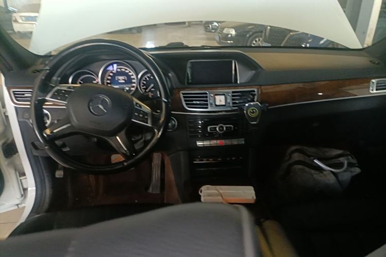Used Mercedes-Benz E-Class 2015 E 260 L Center Console