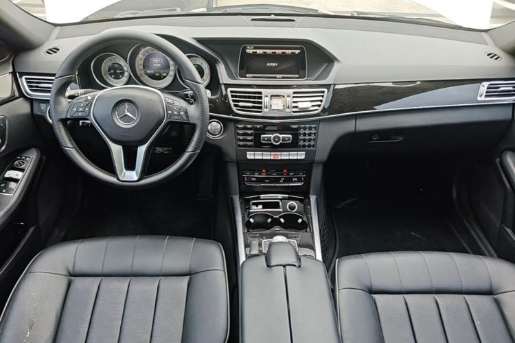 Used Mercedes-Benz E-Class 2015 E 260 L Sport & Fashion Model Center Console