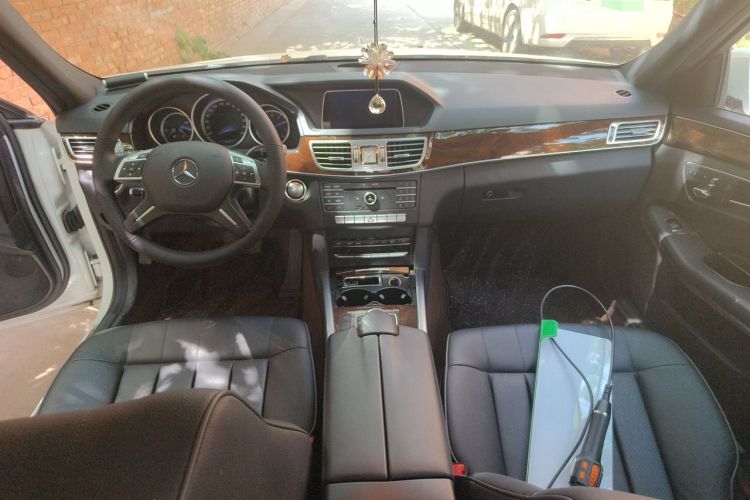Used Mercedes-Benz E-Class 2015 E 200 L Center Console
