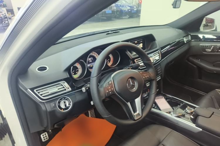 Used Mercedes-Benz E-Class 2015 Restyled E 260 L Sport Edition Center Console