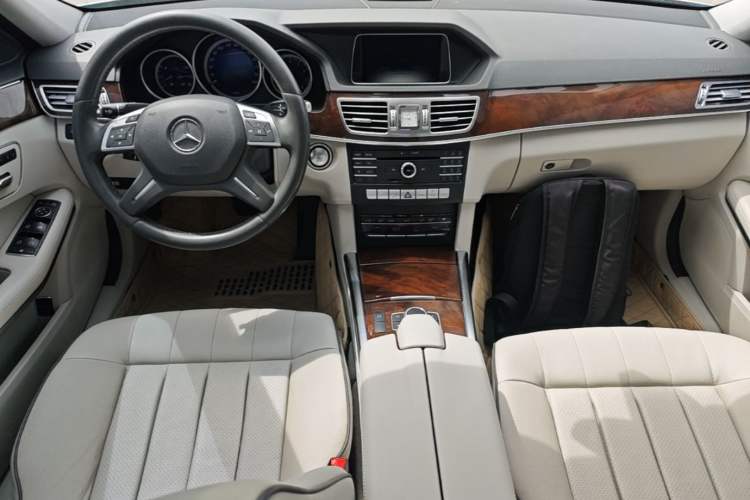 Used Mercedes-Benz E-Class 2015 Facelift E 200 L Center Console