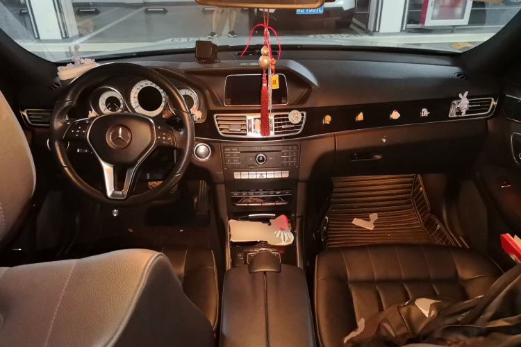 Used Mercedes-Benz E-Class 2015 Restyled E 260 L Sport Edition Center Console