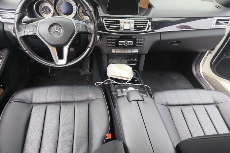 Used Mercedes-Benz E-Class 2015 E 260 L Sport Edition Center Console