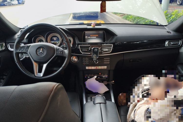 Used Mercedes-Benz E-Class 2015 Facelift E 200 L Sport Edition Center Console
