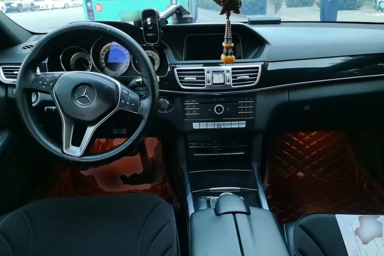 Used Mercedes-Benz E-Class 2015 Restyled E 260 L Sport Edition Center Console