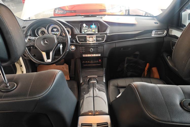 Used Mercedes-Benz E-Class 2015 Facelift E 200 L Sport Edition Center Console