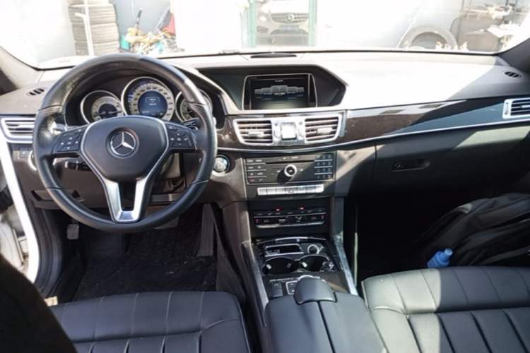 Used Mercedes-Benz E-Class 2015 Restyled E 260 L Sport Edition Center Console