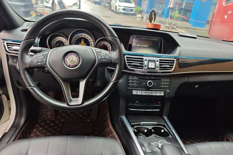Used Mercedes-Benz E-Class 2015 Facelift E 200 L Sport Edition Center Console