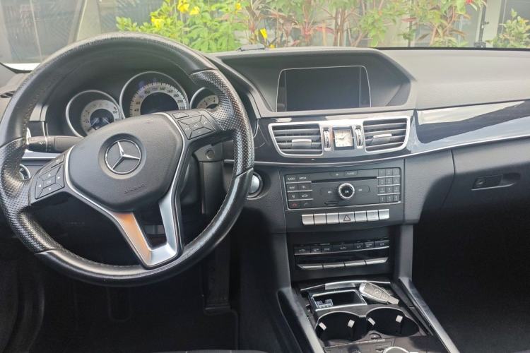 Used Mercedes-Benz E-Class 2015 Facelift E 200 L Sport Edition Center Console