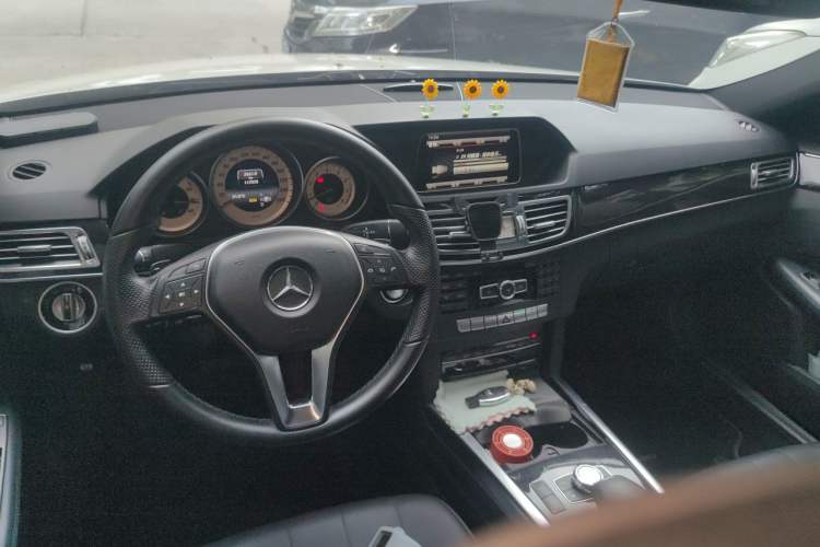Used Mercedes-Benz E-Class 2015 E 260 L Sport Edition Center Console