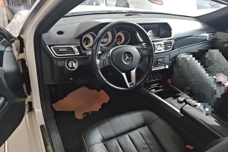 Used Mercedes-Benz E-Class 2015 Facelift E 200 L Sport Edition Center Console