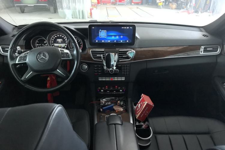 Used Mercedes-Benz E-Class 2015 Facelift E 200 L Center Console