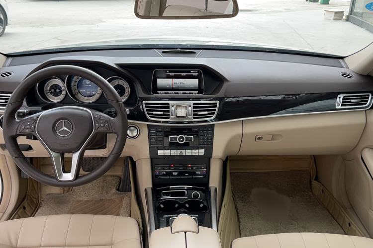 Used Mercedes-Benz E-Class 2015 E 260 L Sport Edition Center Console