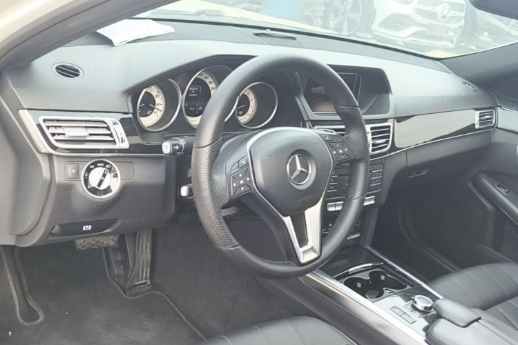 Used Mercedes-Benz E-Class 2015 Restyled E 260 L Sport Edition Center Console