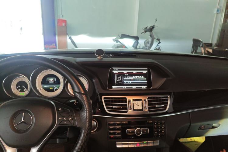 Used Mercedes-Benz E-Class 2015 E 260 L Sport Edition Center Console