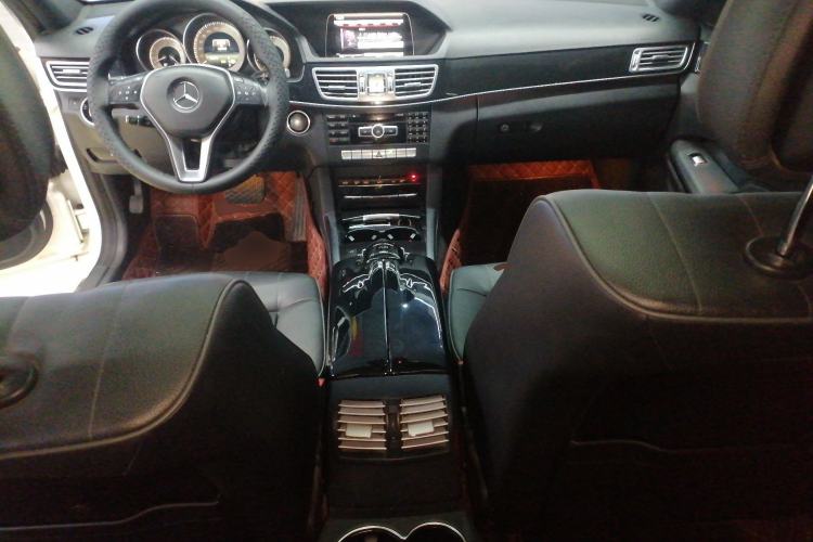 Used Mercedes-Benz E-Class 2015 E 260 L Sport & Fashion Model Center Console