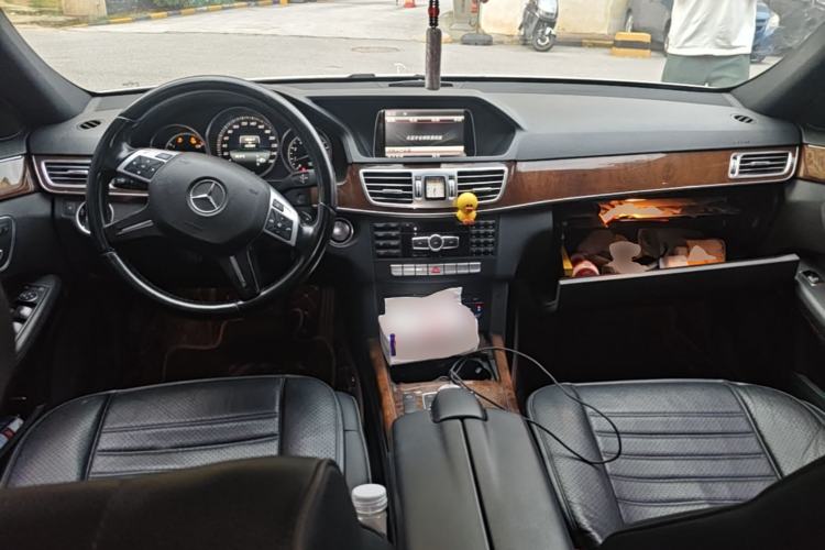 Used Mercedes-Benz E-Class 2015 E 200 L Center Console